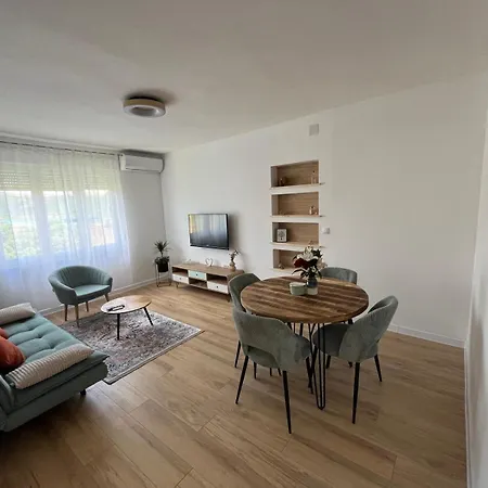 Tenen Apartment *